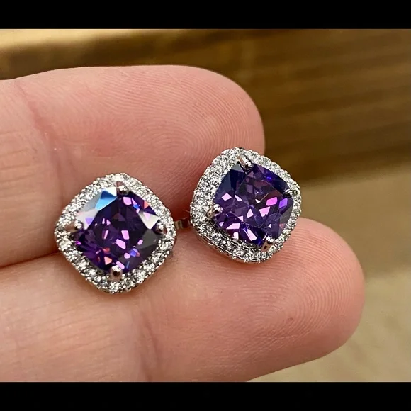 Dark purple stud earrings - Picture 2 of 3